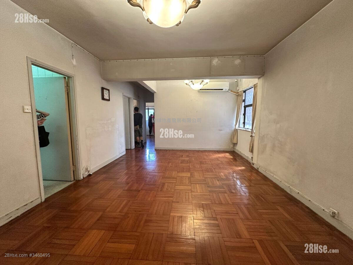 Yan On Building Sell 3 Bedrooms , 1 Bathroom 771 ft² ( 71.6 m² )