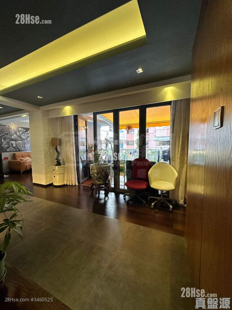 Hong Yuen Court Sell 4 Bedrooms , 2 Bathrooms 1,238 ft² ( 115.0 m² )