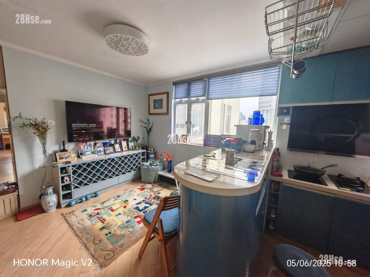Telford Gardens Sell 2 Bedrooms , 1 Bathroom 556 ft² ( 51.7 m² )