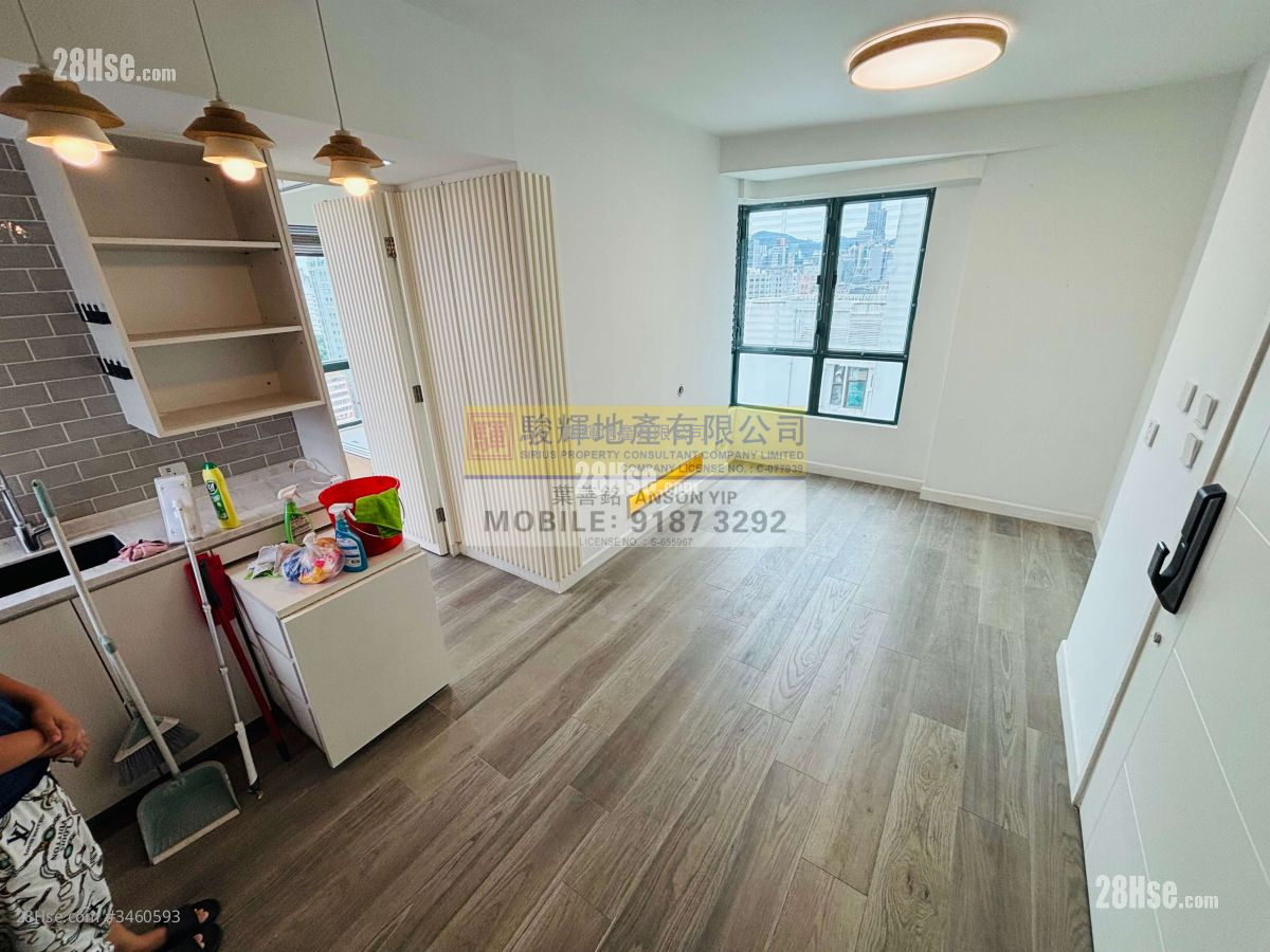 Jolly Garden Rental 2 Bedrooms , 1 Bathroom 391 ft² ( 36.3 m² )