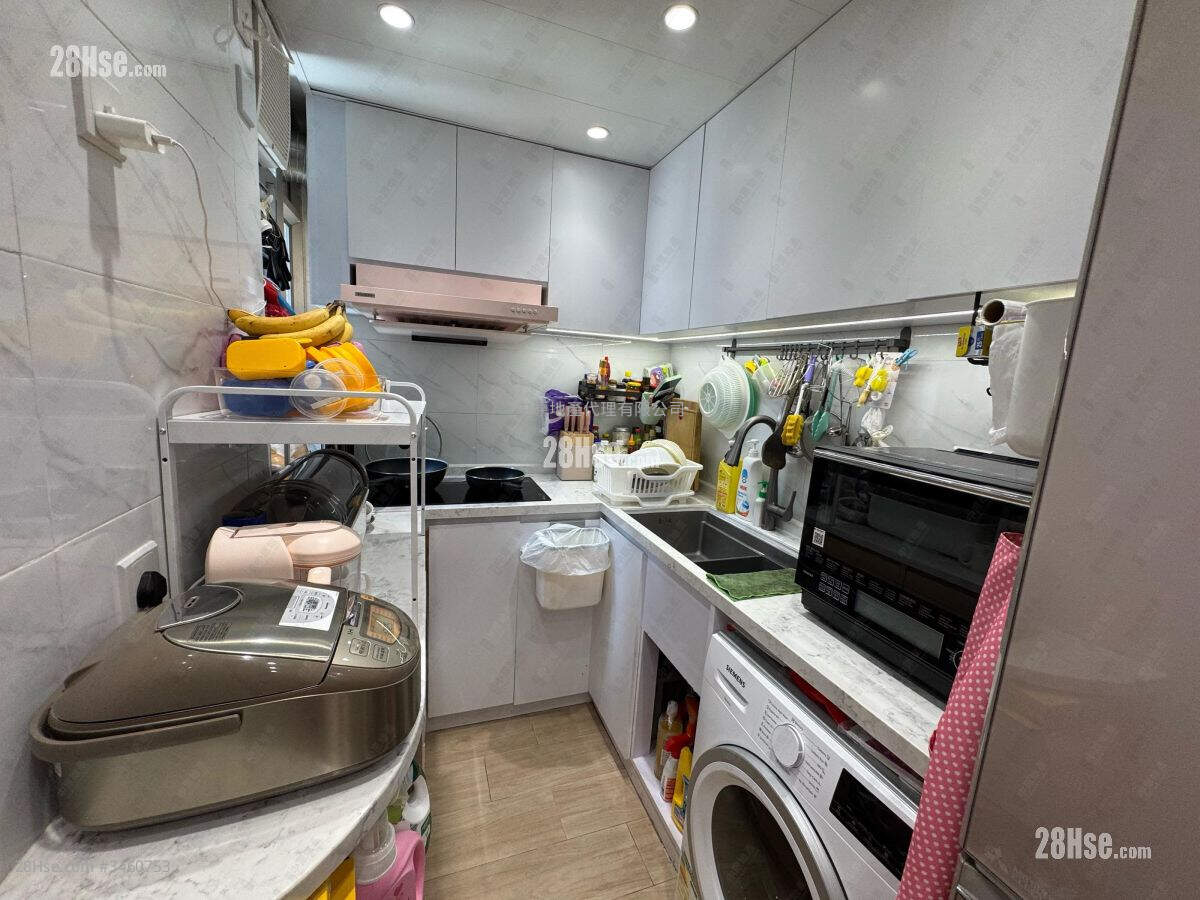 Kam Chun Court Sell 2 Bedrooms , 1 Bathroom 426 ft² ( 39.6 m² )