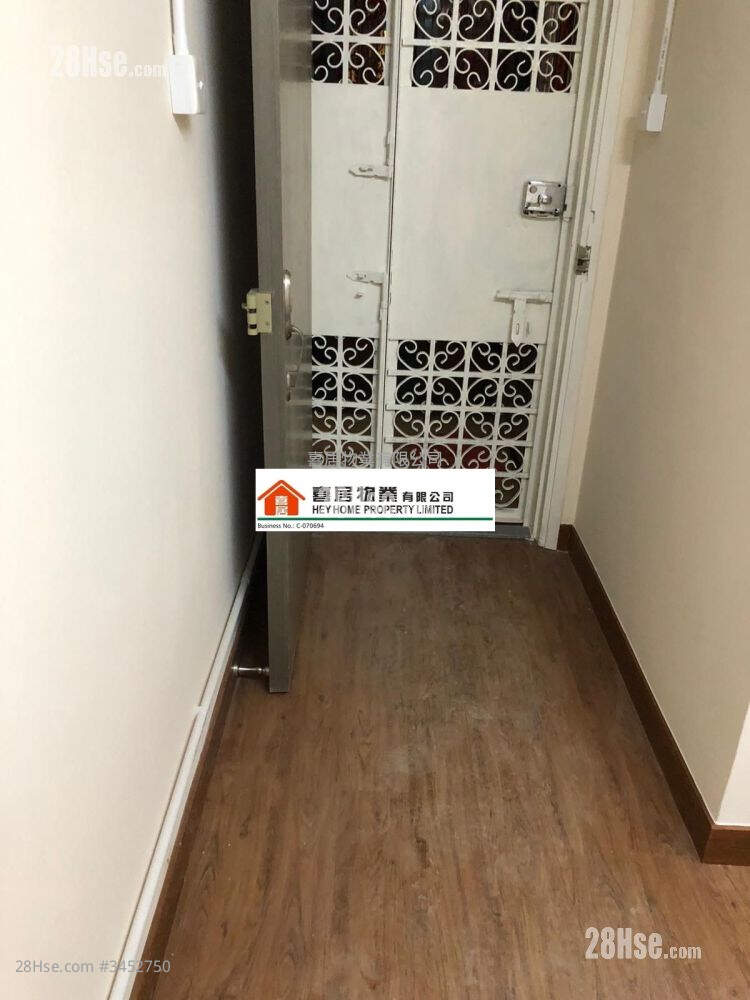 Sun Wan House Sell 2 Bedrooms , 1 Bathroom 292 ft² ( 27.1 m² )