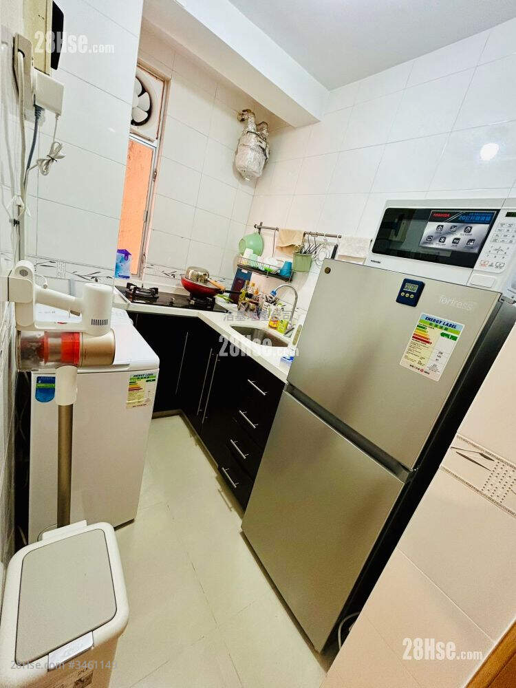Amoy Gardens Sell 2 Bedrooms , 1 Bathroom 356 ft² ( 33.1 m² )