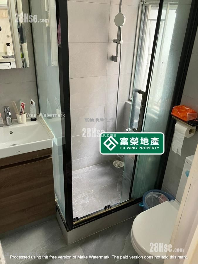Yue Wah Building Sell 2 Bedrooms , 1 Bathroom 324 ft² ( 30.1 m² )