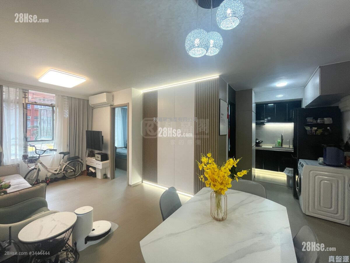 Tong Ming Court Sell 3 Bedrooms , 1 Bathroom 601 ft² ( 55.8 m² )