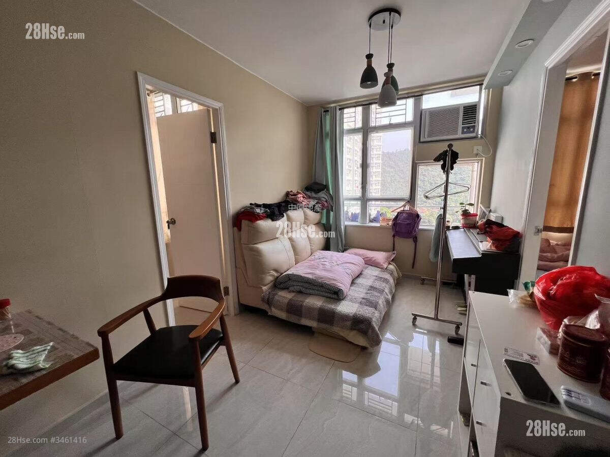Shan Lai Court Sell 2 Bedrooms , 1 Bathroom 447 ft² ( 41.5 m² )