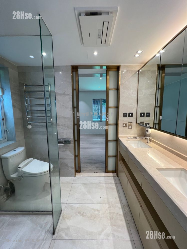 Alpha Court Rental 2 Bedrooms , 2 Bathrooms 992 ft² ( 92.2 m² )