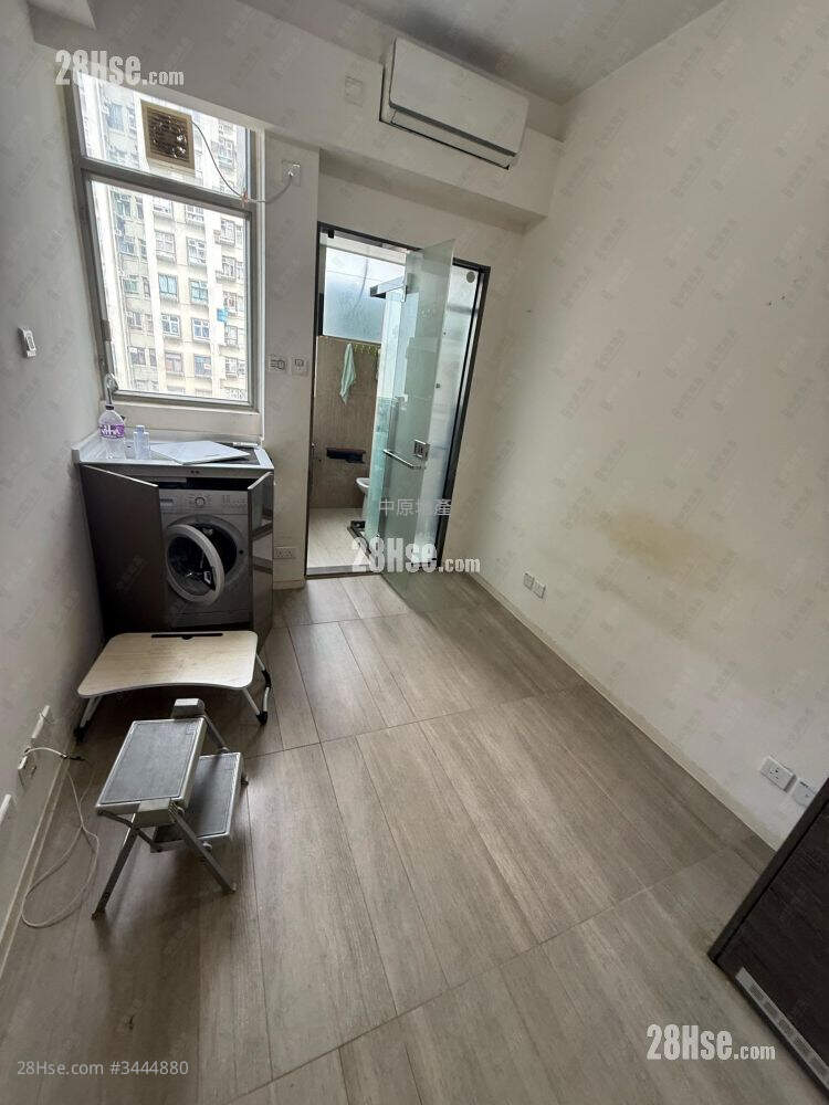 T Plus Sell Studio , 1 Bathroom 128 ft² ( 11.9 m² )
