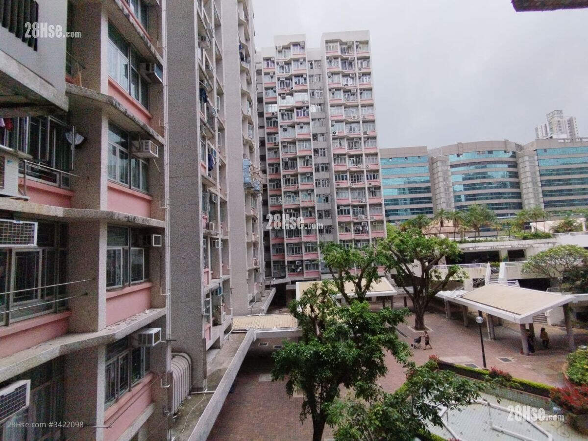 Yee Ching Court Sell 2 Bedrooms 531 ft² ( 49.3 m² )