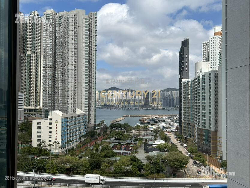 Iuniq Grand Sell 2 Bedrooms , 1 Bathroom 328 ft² ( 30.5 m² )