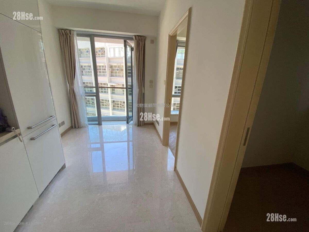 63 Pokfulam Sell 306 ft² ( 28.4 m² )