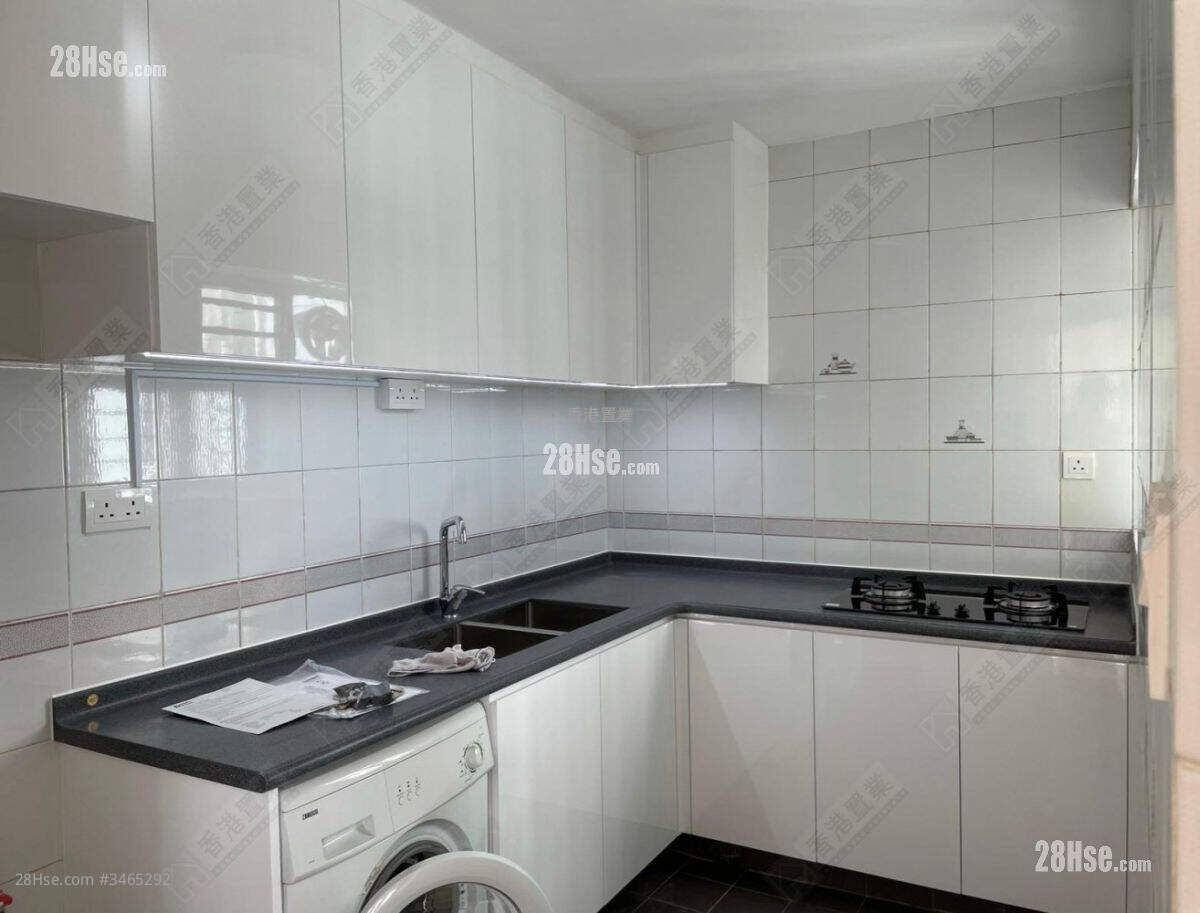 South Horizons Sell 2 Bedrooms , 1 Bathroom 519 ft² ( 48.2 m² )