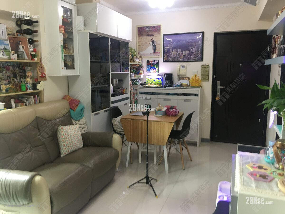 Dawning Views Sell 2 Bedrooms 384 ft² ( 35.7 m² )