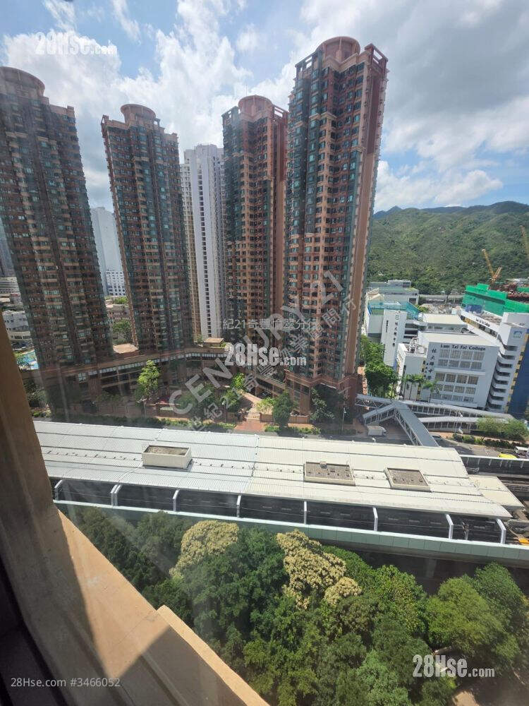 Yue Tin Court Sell 2 Bedrooms , 1 Bathroom 414 ft² ( 38.5 m² )