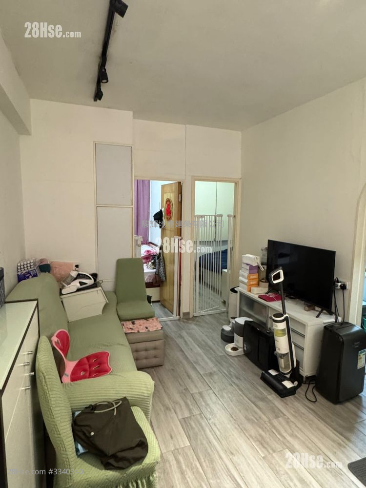 Sun Wah Building Sell 2 Bedrooms , 1 Bathroom 294 ft² ( 27.3 m² )