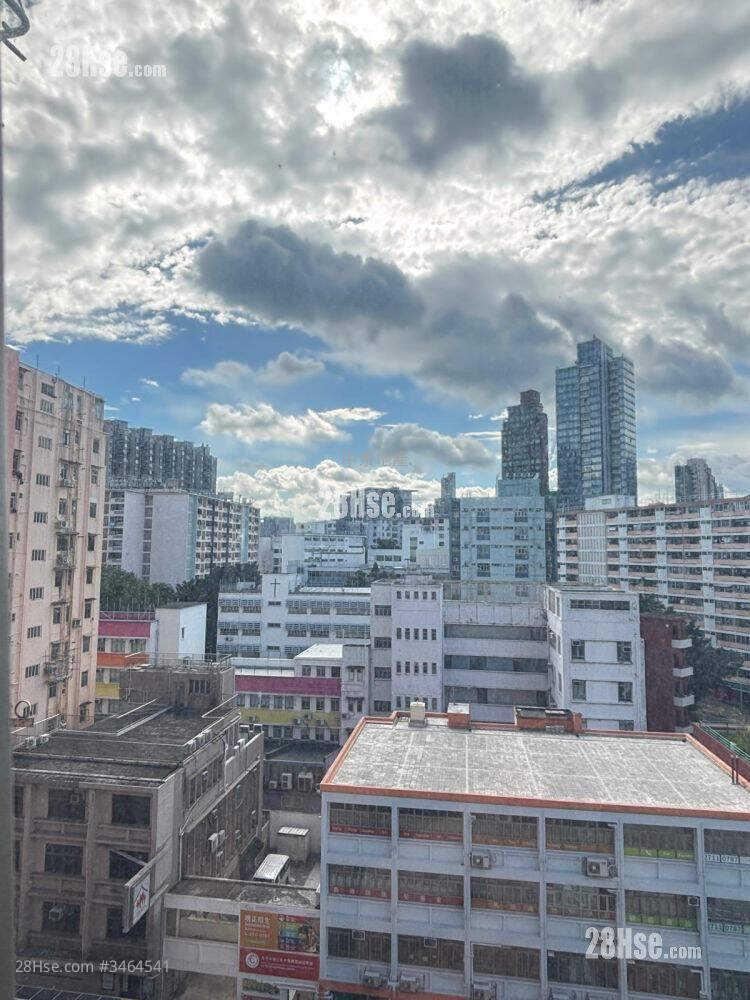 Fok On Building Sell 2 Bedrooms , 1 Bathroom 378 ft² ( 35.1 m² )