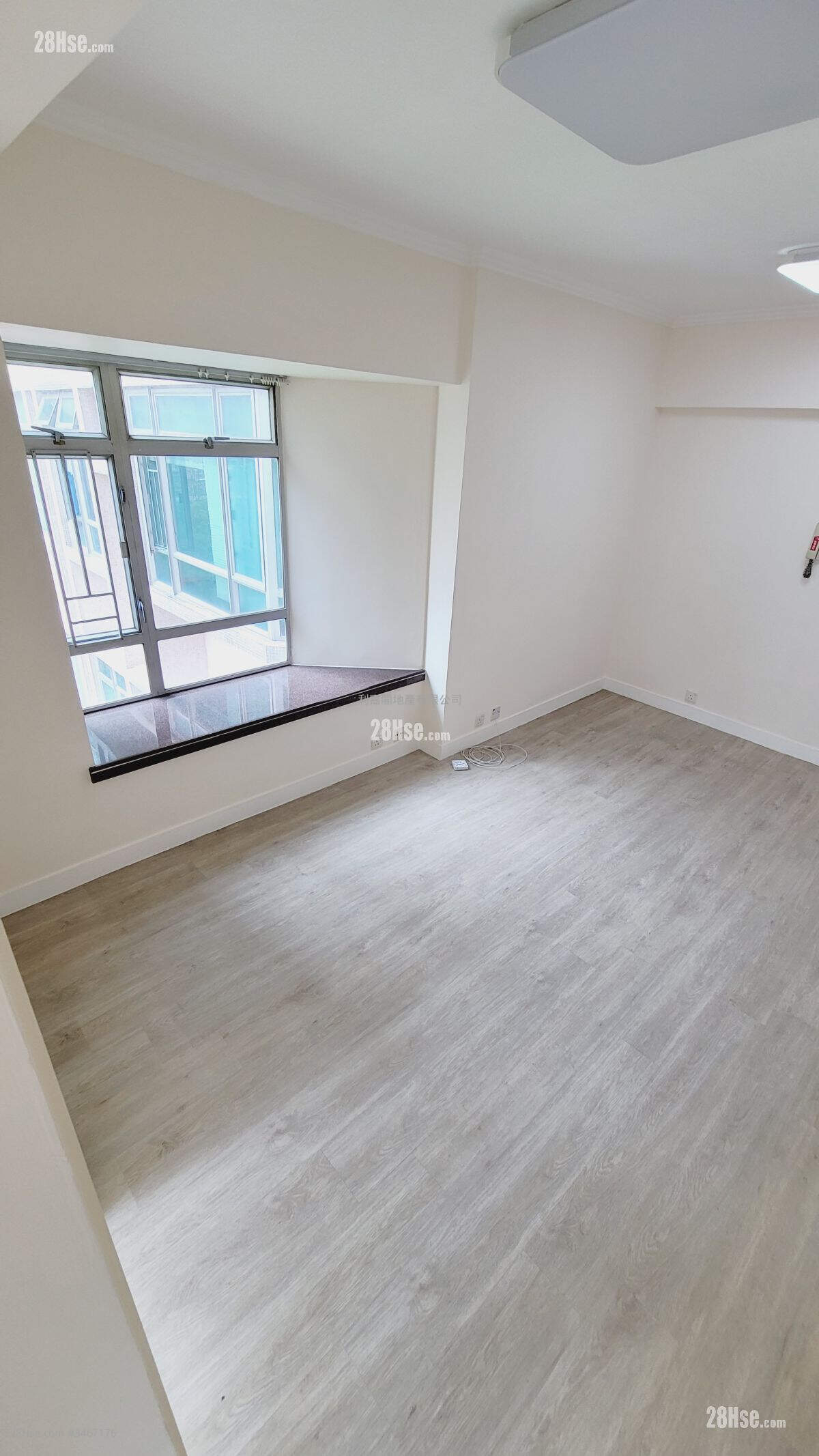Flora Plaza Sell 2 Bedrooms , 1 Bathroom 392 ft² ( 36.4 m² )