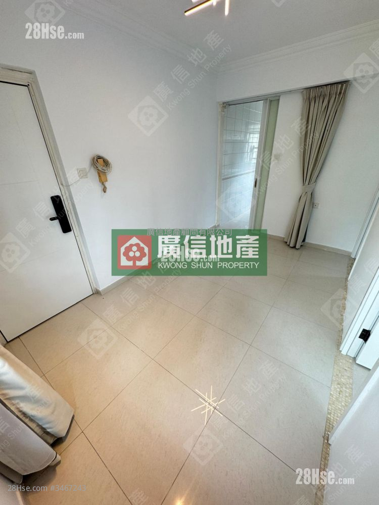 Kai Yee Court Sell 2 Bedrooms , 1 Bathroom 306 ft² ( 28.4 m² )