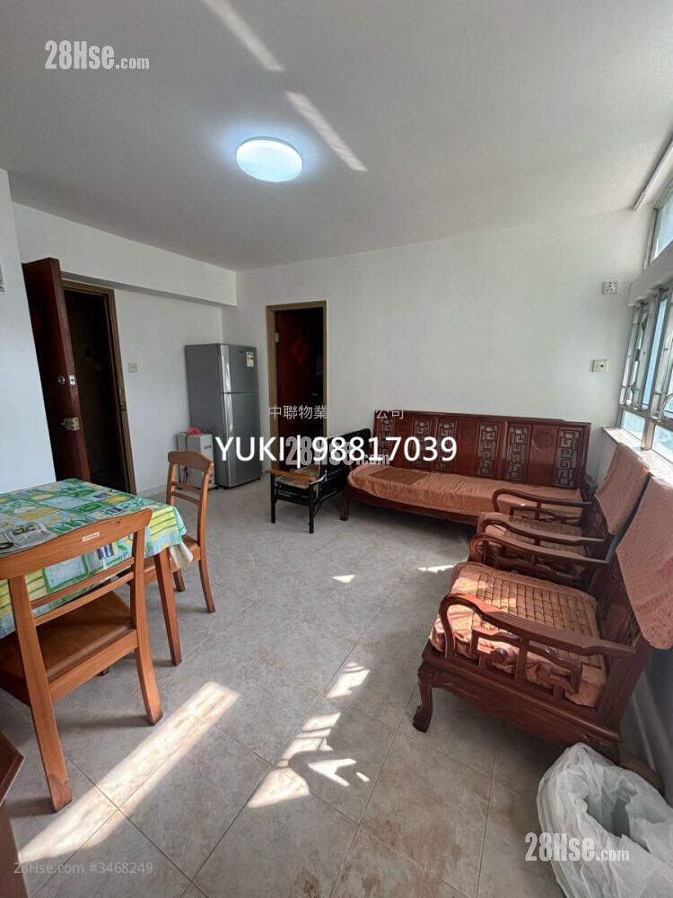 May Shing Court Sell 2 Bedrooms , 1 Bathroom 351 ft² ( 32.6 m² )