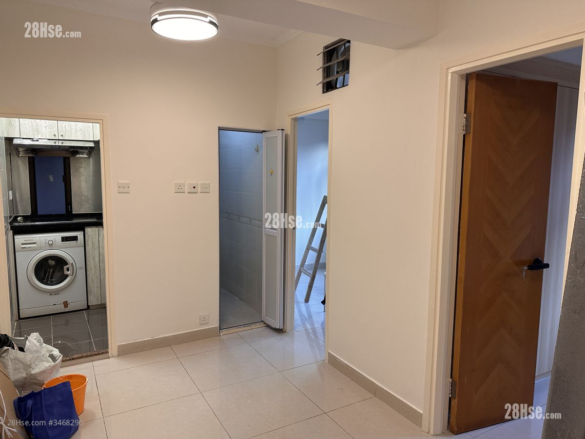 Sang On Building Rental 2 Bedrooms , 1 Bathroom 340 ft² ( 31.6 m² )