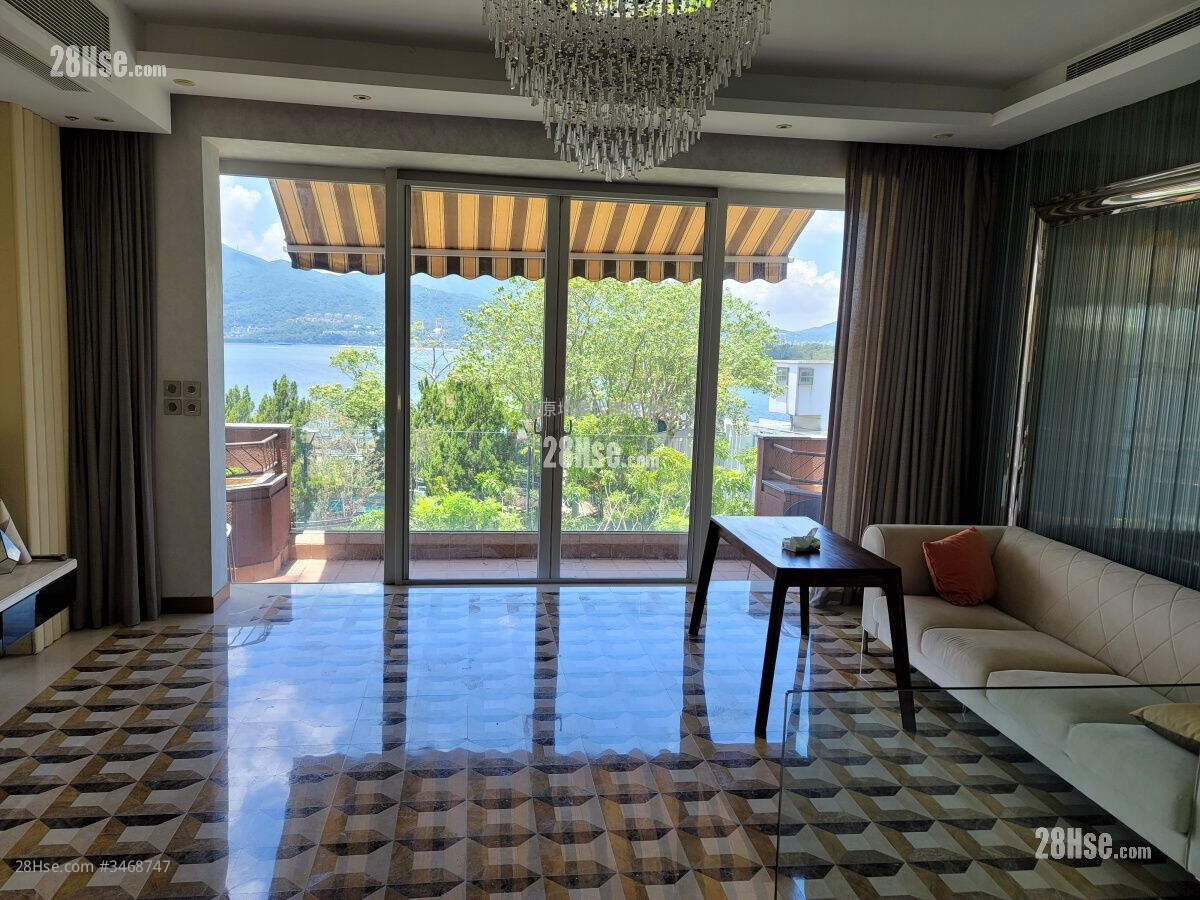 The Beverly Hills Sell 4 Bedrooms , 2 Bathrooms 2,034 ft² ( 189.0 m² )