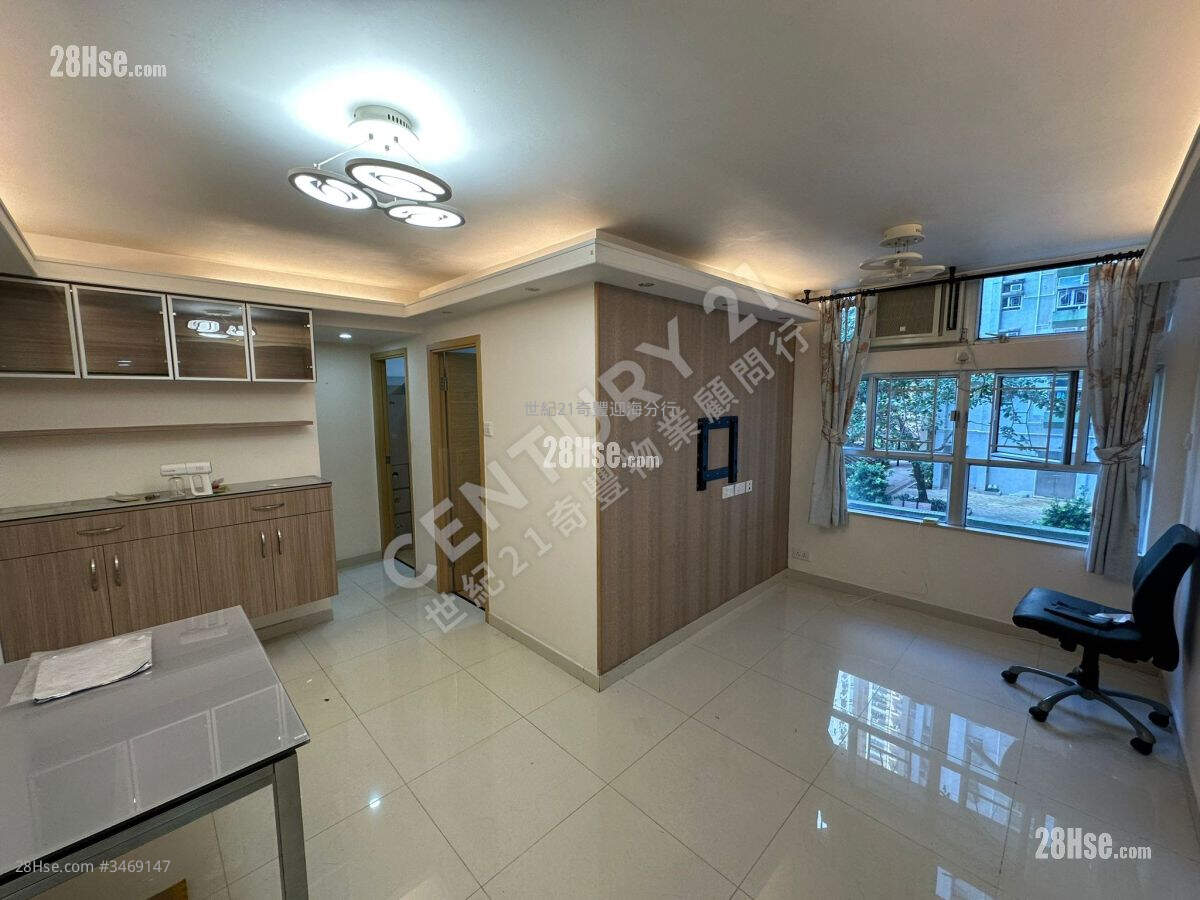 Kam Ying Court Sell 3 Bedrooms , 1 Bathroom 554 ft² ( 51.5 m² )