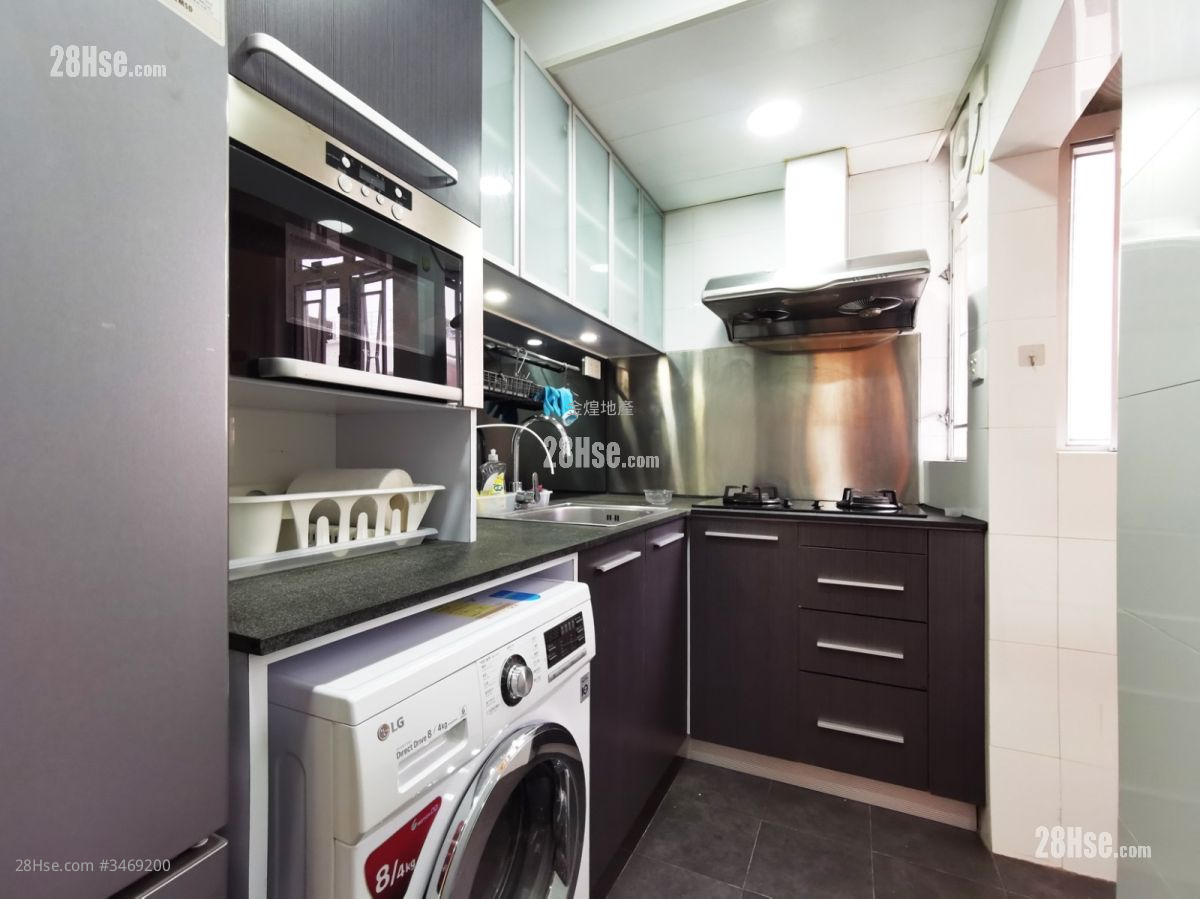 Elegant Court Rental 2 Bedrooms 522 ft² ( 48.5 m² )