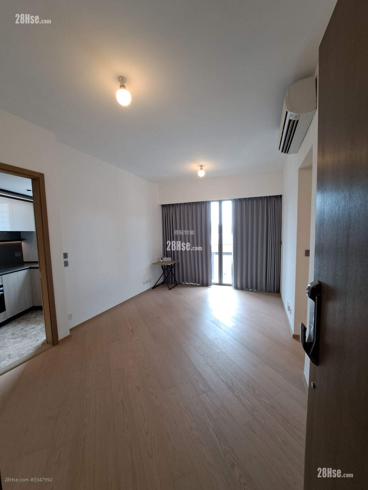 Sutton Rental 2 Bedrooms , 2 Bathrooms 650 ft² ( 60.4 m² )