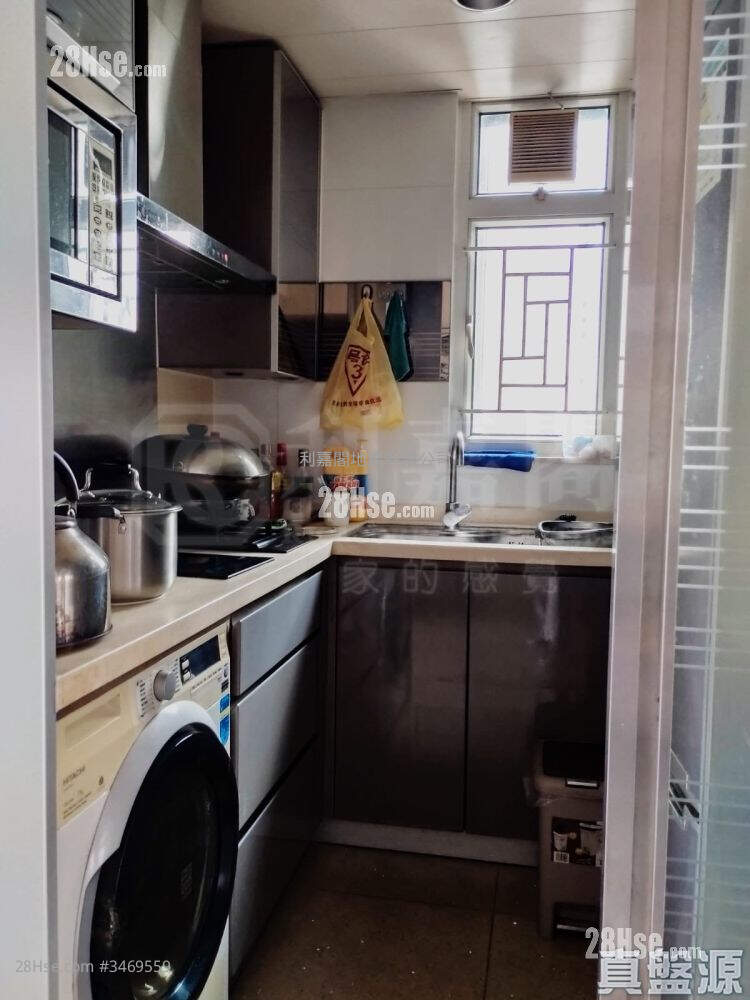 The Capitol Sell 2 Bedrooms , 1 Bathroom 519 ft² ( 48.2 m² )