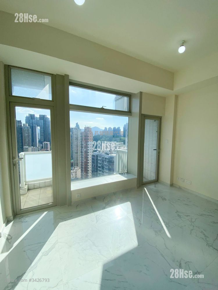 City Hub Sell Studio , 1 Bathroom 261 ft² ( 24.2 m² )
