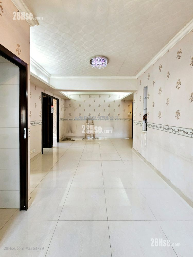 Yue King Building Sell 4 Bedrooms , 2 Bathrooms 678 ft² ( 63.0 m² )