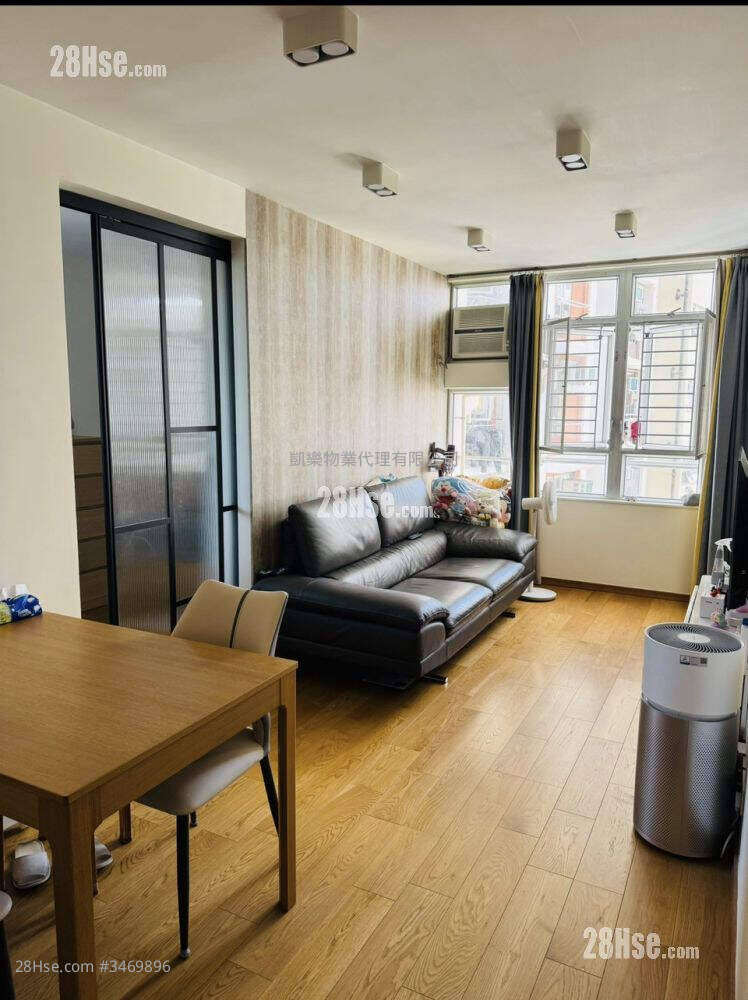Kwun Tak Court Sell 2 Bedrooms , 2 Bathrooms 563 ft² ( 52.3 m² )