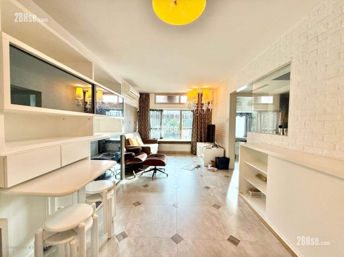 Hong Kong Gold Coast Sell 2 Bedrooms , 1 Bathroom 535 ft² ( 49.7 m² )