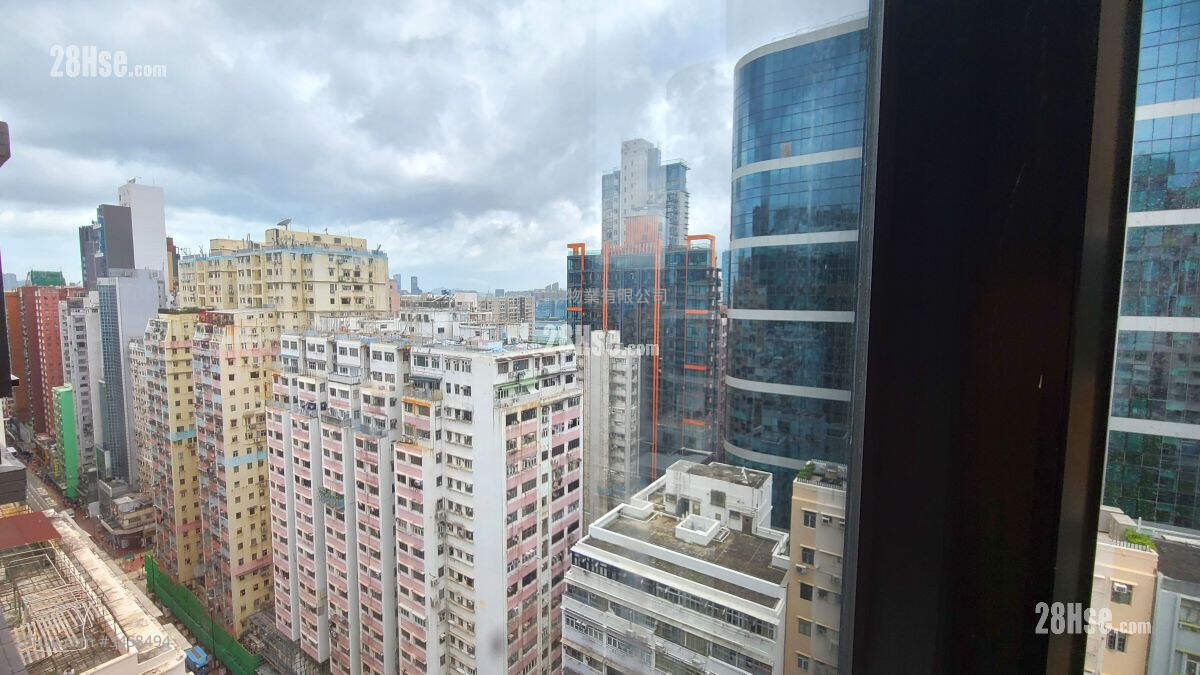 Roca Centre Rental 3 Bedrooms , 2 Bathrooms 709 ft² ( 65.9 m² )
