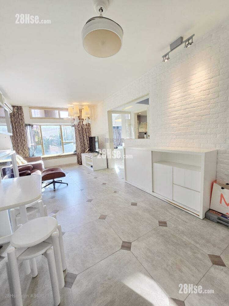 Hong Kong Gold Coast Sell 2 Bedrooms , 1 Bathroom 535 ft² ( 49.7 m² )