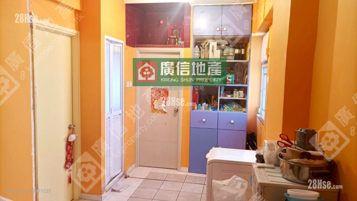 Tak Lee House Sell 2 Bedrooms , 1 Bathroom 266 ft² ( 24.7 m² )