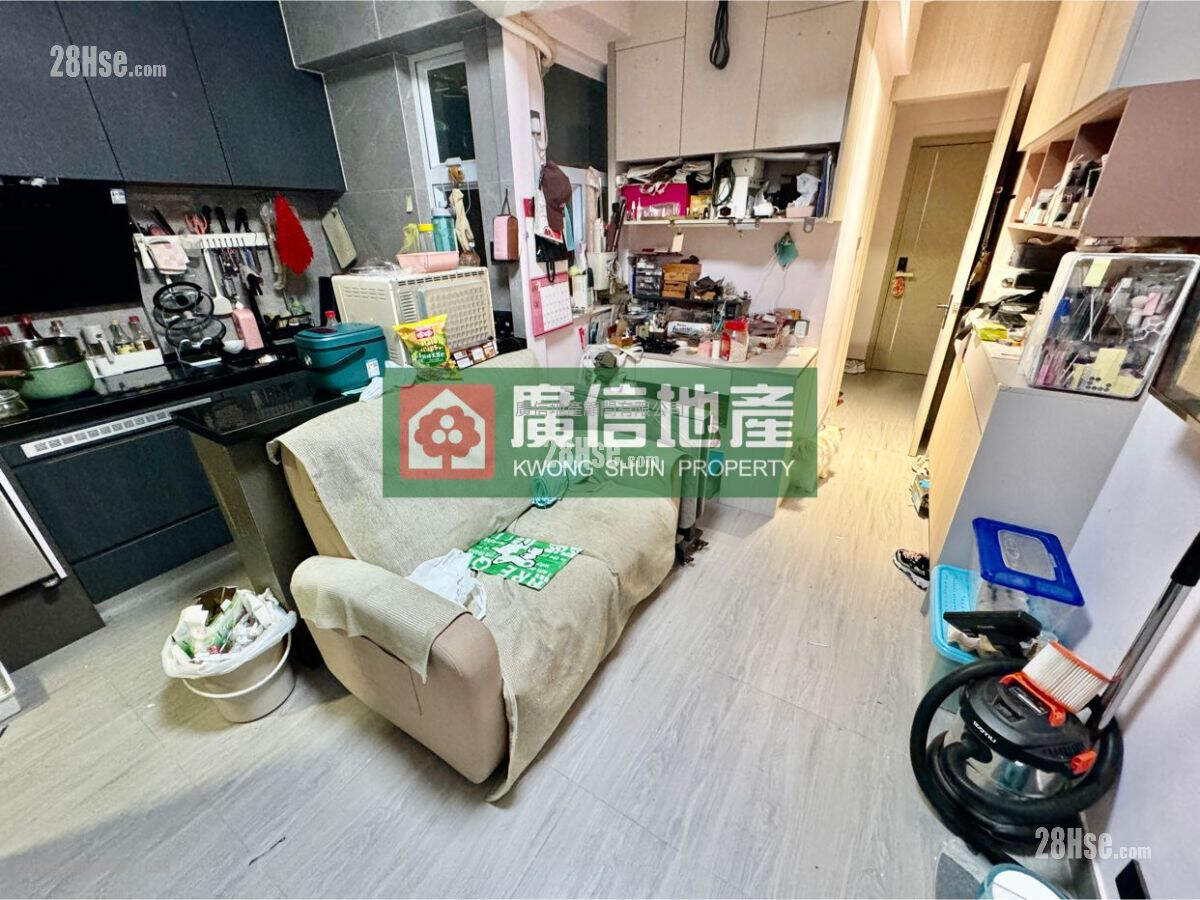 Kwong Fung Building Sell 2 Bedrooms , 1 Bathroom 389 ft² ( 36.1 m² )
