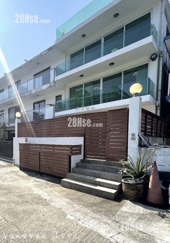 Village House Rental 4 Bedrooms , 3 Bathrooms 2,100 ft² ( 195.1 m² )
