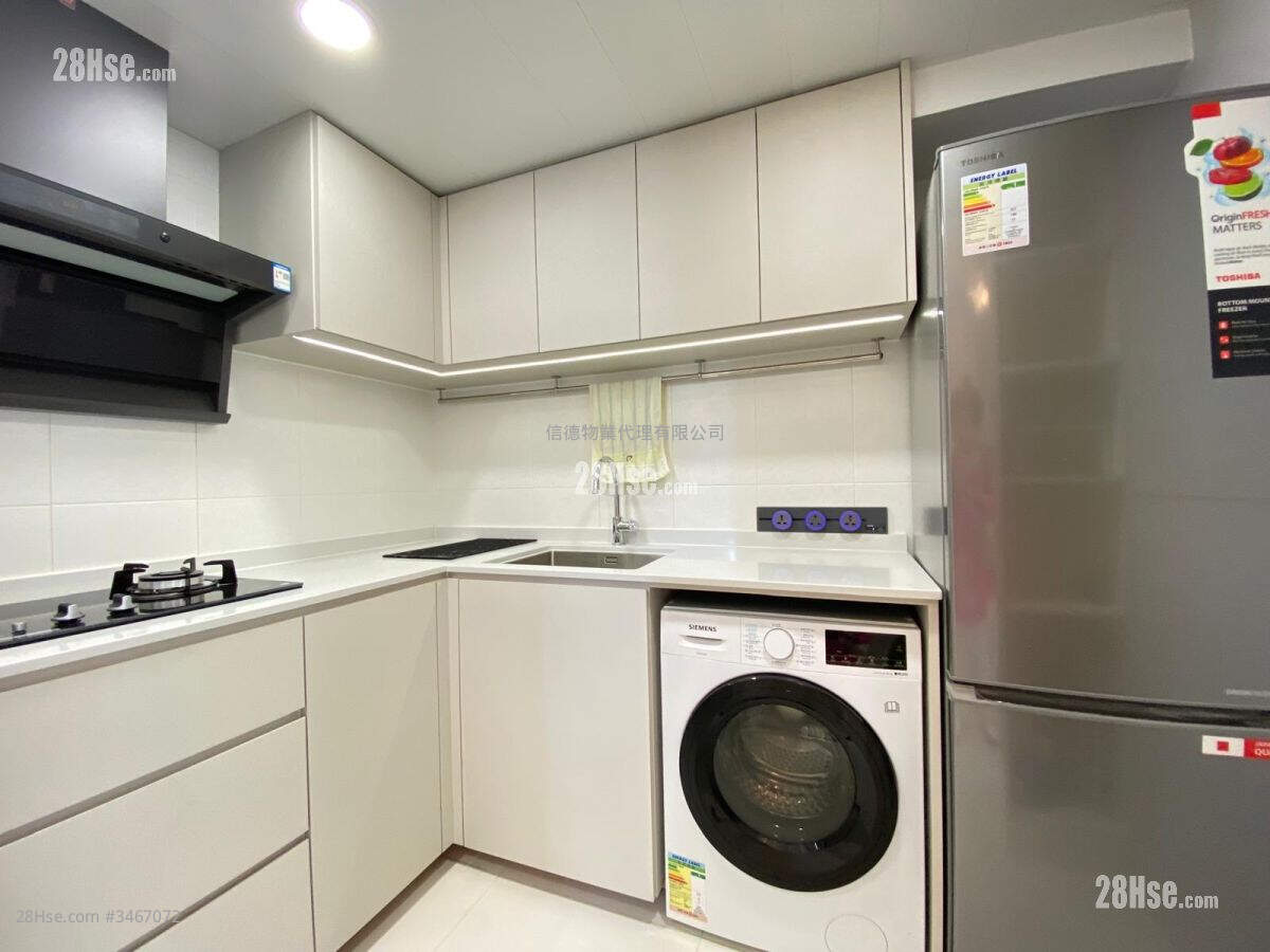 Fullview Court Rental 3 Bedrooms , 2 Bathrooms 697 ft² ( 64.8 m² )