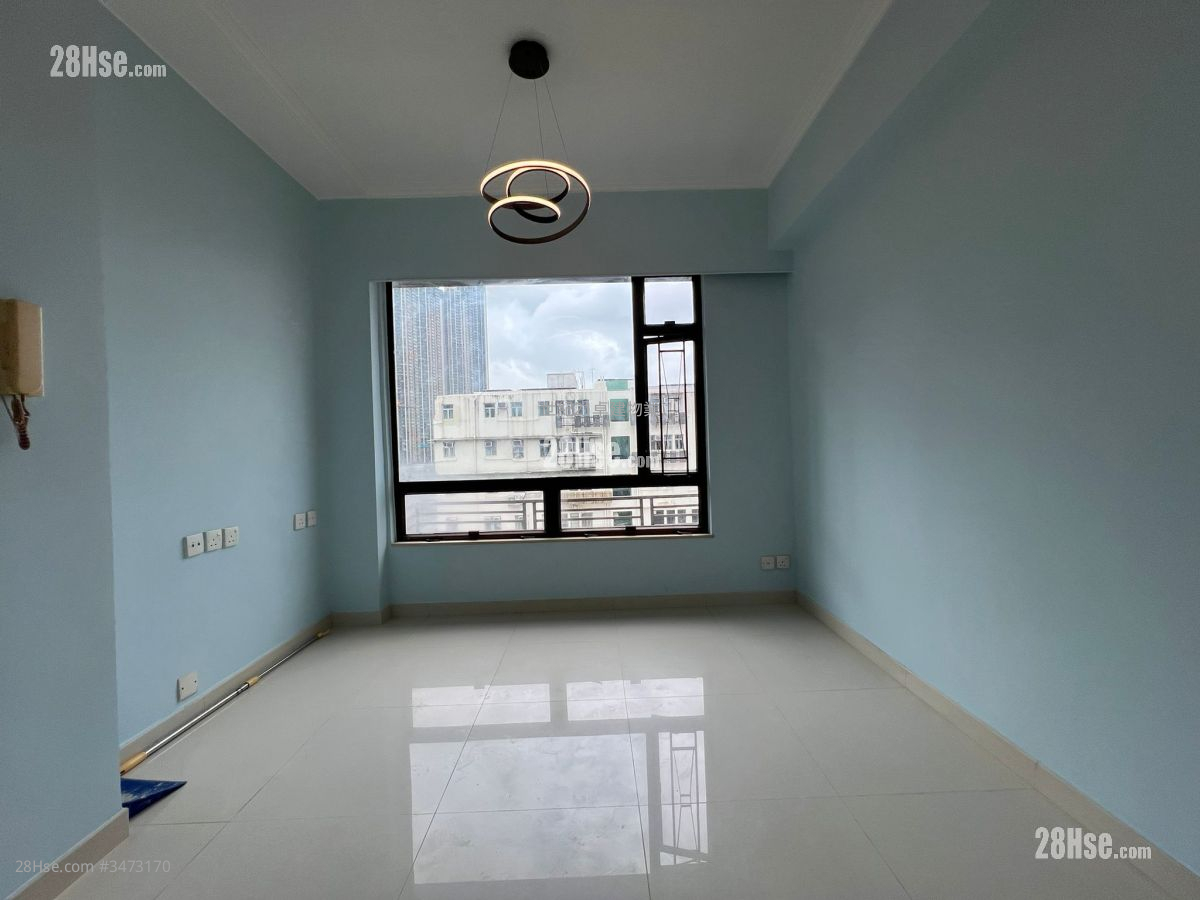 Fu Yee Court Sell 3 Bedrooms , 1 Bathroom 609 ft² ( 56.6 m² )
