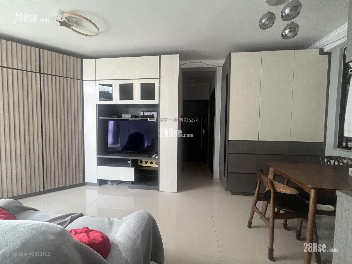 New Town Plaza Sell 3 Bedrooms , 2 Bathrooms 640 ft² ( 59.5 m² )