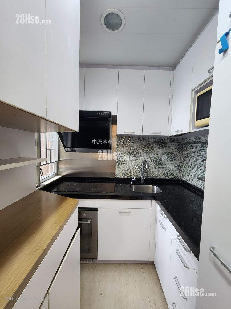 Tai Po Centre Sell 2 Bedrooms 451 ft² ( 41.9 m² )