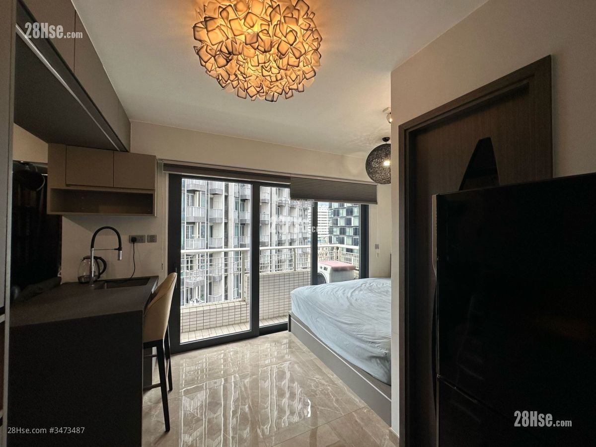 The Platinum Sell 2 Bedrooms , 1 Bathroom 279 ft² ( 25.9 m² )