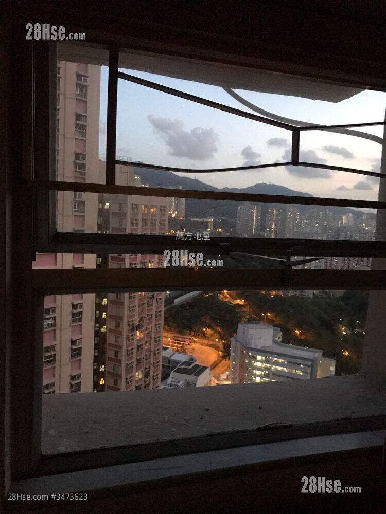 Yue Tin Court Sell 3 Bedrooms , 1 Bathroom 548 ft² ( 50.9 m² )
