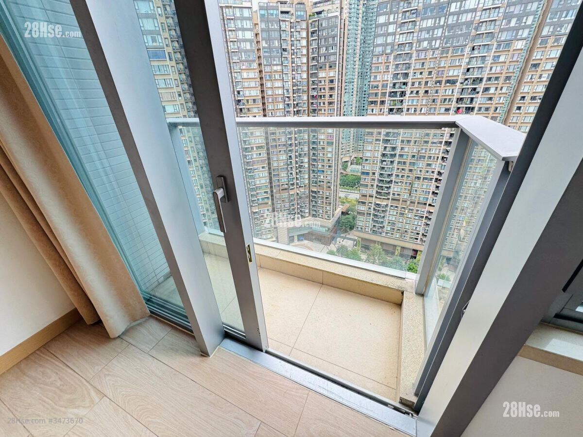 Century Link Sell 2 Bedrooms , 1 Bathroom 453 ft² ( 42.1 m² )