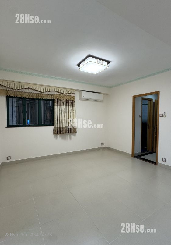 Cosmopolitan Centre Sell 4 Bedrooms , 2 Bathrooms 588 ft² ( 54.6 m² )