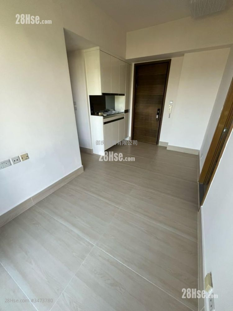 The Reach Rental 2 Bedrooms , 1 Bathroom 440 ft² ( 40.9 m² )