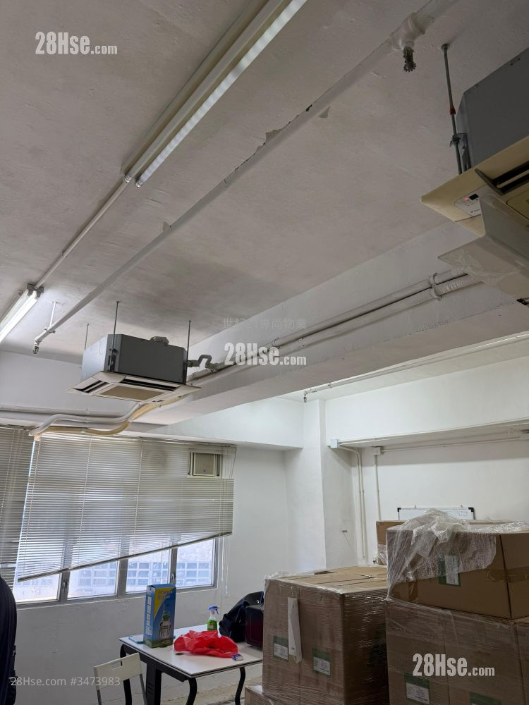 Decca Industrial Centre Sell 850 ft² ( 79.0 m² )