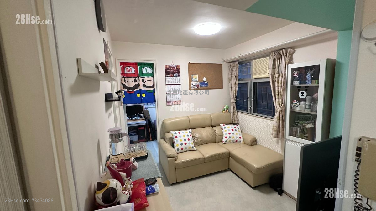 Manor Centre Sell 1 Bedroom , 1 Bathroom 278 ft² ( 25.8 m² )
