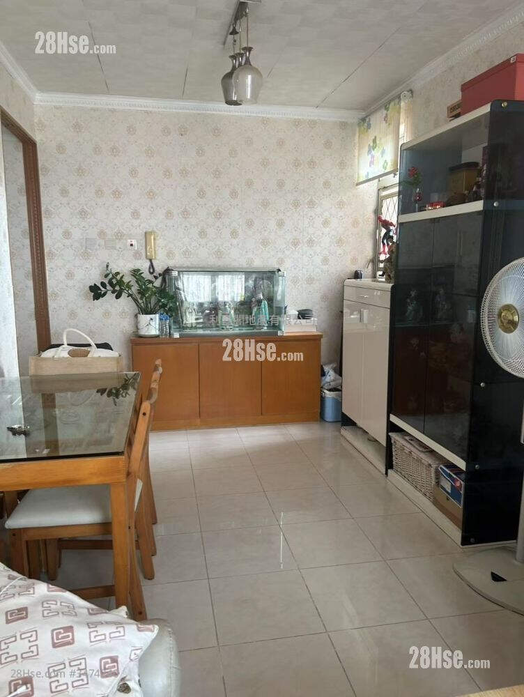 Cheong Shing Court Sell 2 Bedrooms 506 ft² ( 47.0 m² )